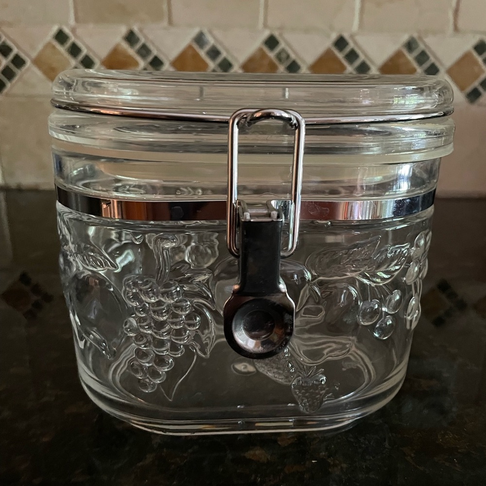 * NOT FOR SALE * Felli Vintage Storage Container
